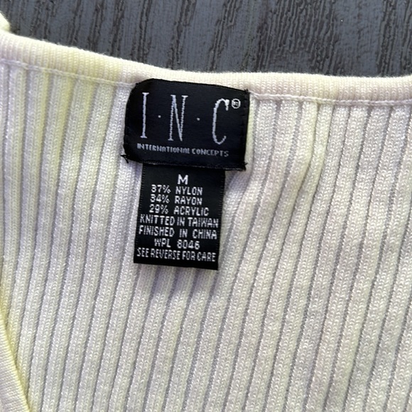 Woman’s Vintage INC International Concepts Top - - Picture 2 of 3